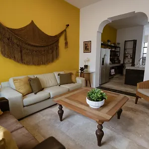 https://casa-ubicada-en-el-corazon-de-merida-ac-y-limpieza-diaria.hotelsmerida.org